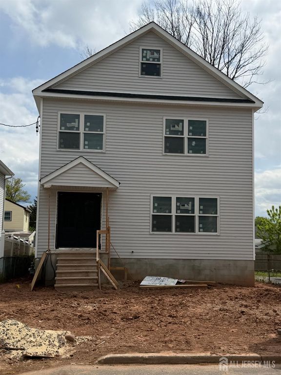 25 Fiat Avenue, Iselin, NJ 08830