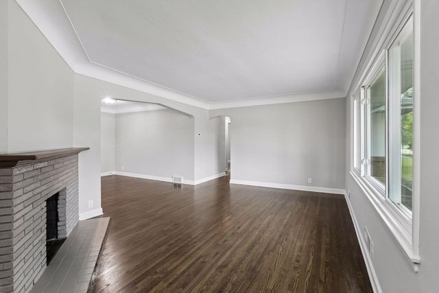 1800 37th Avenue NE, Minneapolis, MN 55421
