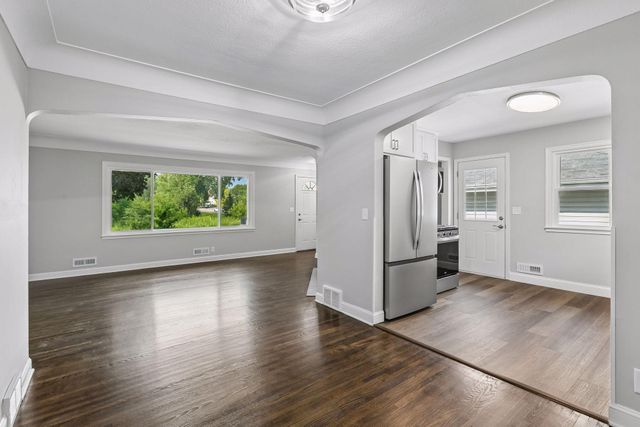 1800 37th Avenue NE, Minneapolis, MN 55421