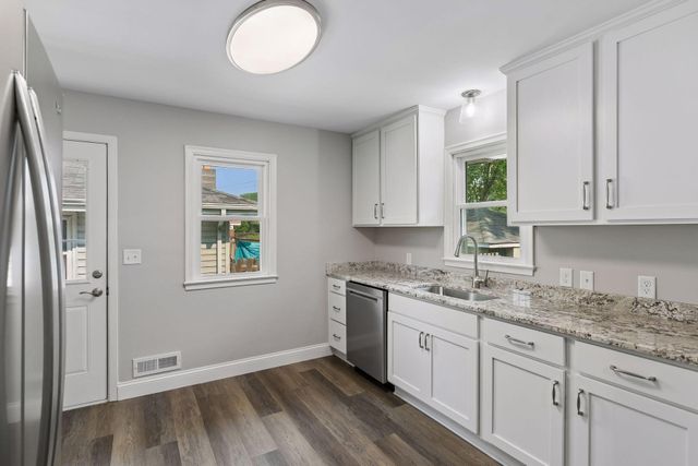 1800 37th Avenue NE, Minneapolis, MN 55421