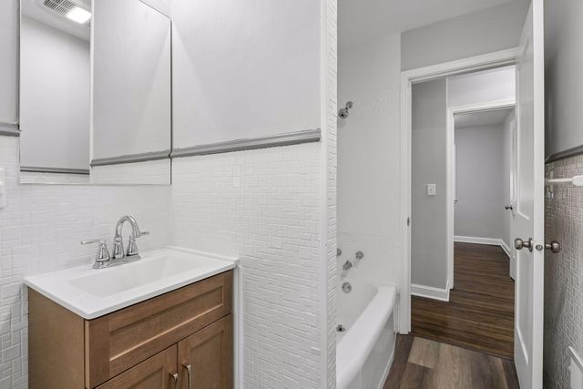 1800 37th Avenue NE, Minneapolis, MN 55421