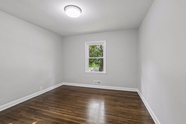 1800 37th Avenue NE, Minneapolis, MN 55421