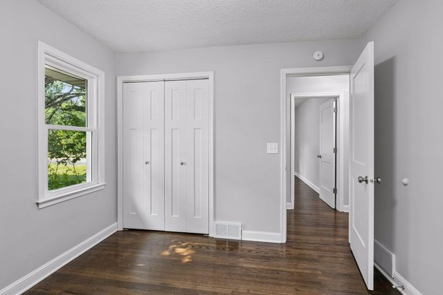 1800 37th Avenue NE, Minneapolis, MN 55421
