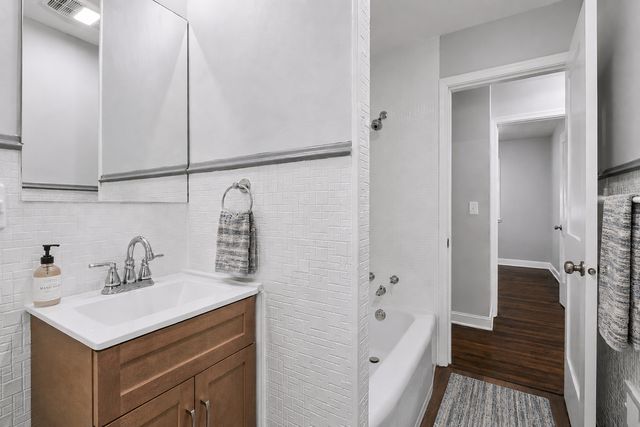 1800 37th Avenue NE, Minneapolis, MN 55421