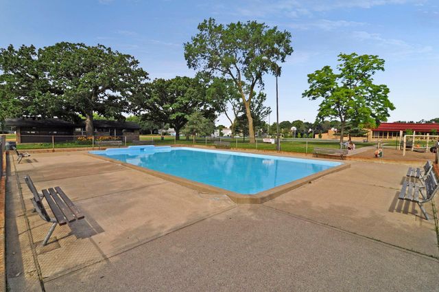 1800 37th Avenue NE, Minneapolis, MN 55421