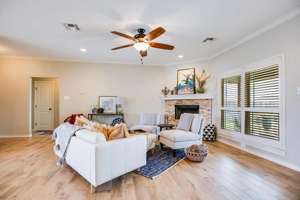 Image 5 of property listing at 4193 Huntleigh Dr, San Angelo, TX 76904