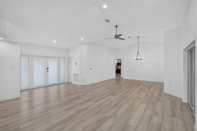 5642 Forest Oaks Terrace, Delray Beach, FL 33484