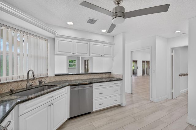 5642 Forest Oaks Terrace, Delray Beach, FL 33484
