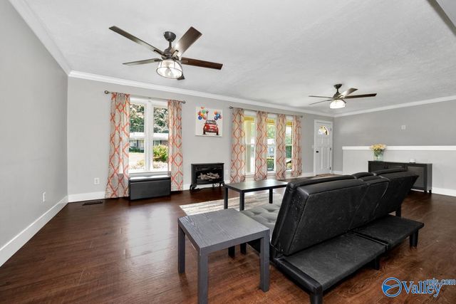 121 11th Place NW, Arab, AL 35016