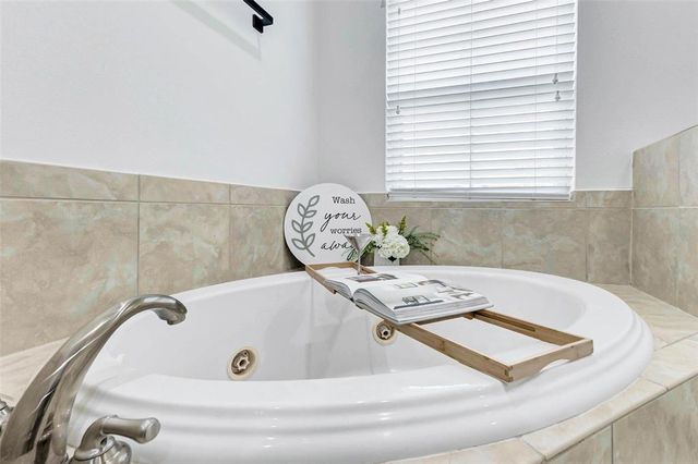 43 Versante Court, Houston, TX 77070