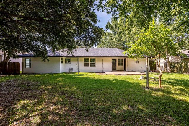 608 W Lobit Street, Baytown, TX 77520