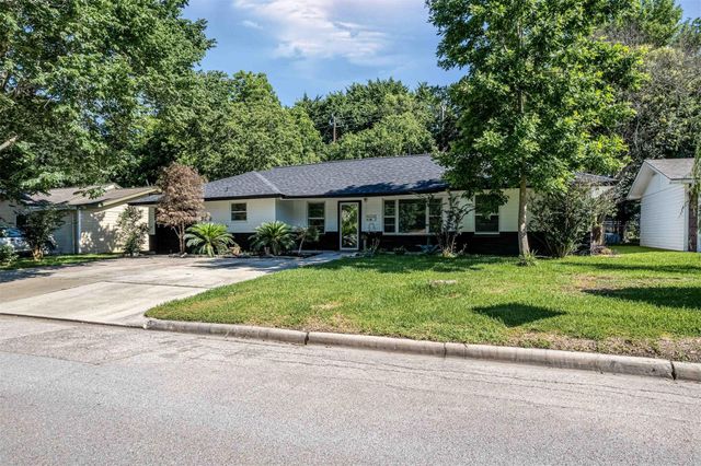 608 W Lobit Street, Baytown, TX 77520