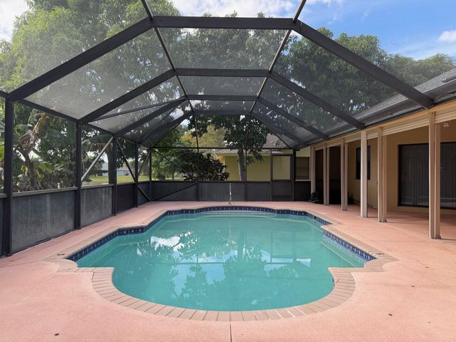 172 Monterey Way, Royal Palm Beach, FL 33411