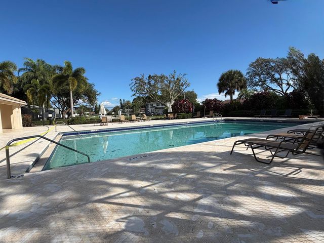 172 Monterey Way, Royal Palm Beach, FL 33411