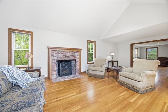 50 Harborview Rd, Hull, MA 02045