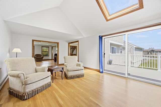 50 Harborview Rd, Hull, MA 02045