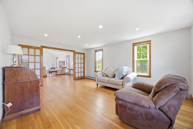50 Harborview Rd, Hull, MA 02045