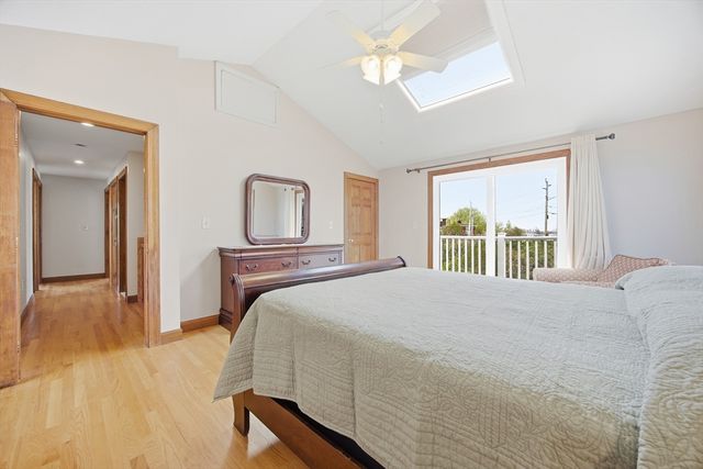 50 Harborview Rd, Hull, MA 02045
