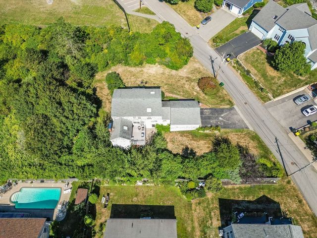 50 Harborview Rd, Hull, MA 02045