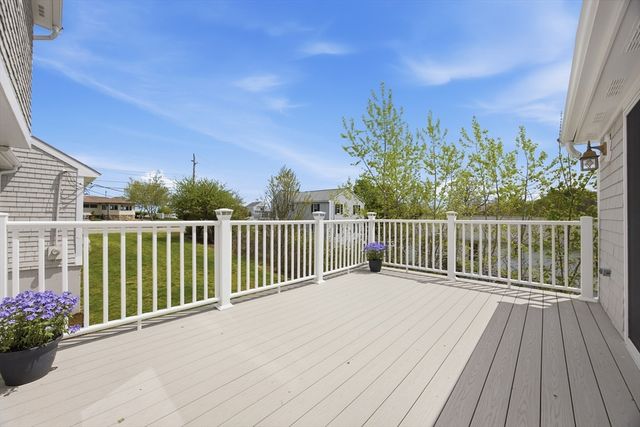 50 Harborview Rd, Hull, MA 02045