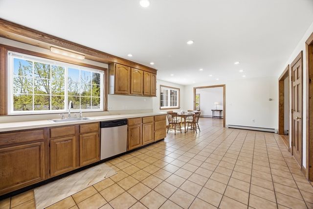 50 Harborview Rd, Hull, MA 02045