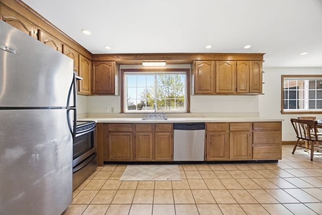 50 Harborview Rd, Hull, MA 02045