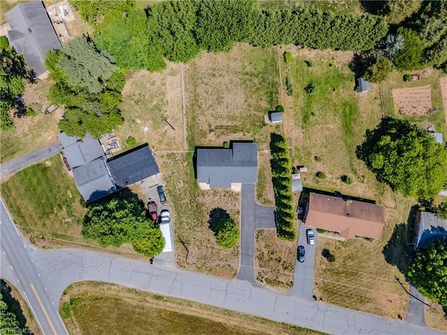 807 Silver Dapple Lane, Kernersville, NC 27284