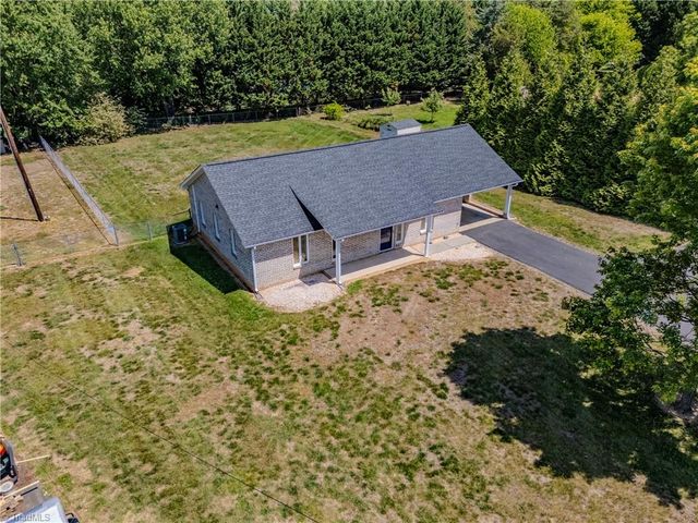 807 Silver Dapple Lane, Kernersville, NC 27284