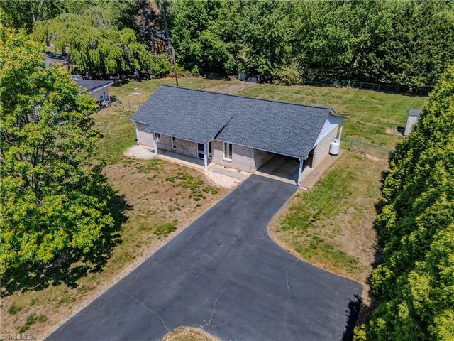 807 Silver Dapple Lane, Kernersville, NC 27284