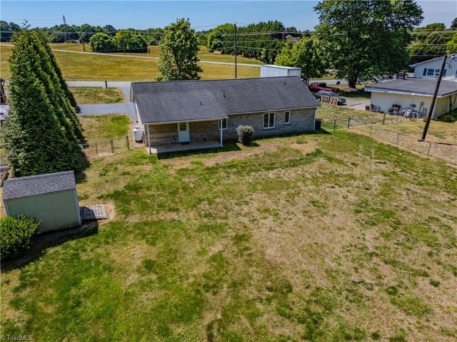 807 Silver Dapple Lane, Kernersville, NC 27284