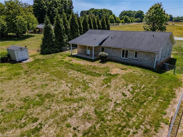 807 Silver Dapple Lane, Kernersville, NC 27284
