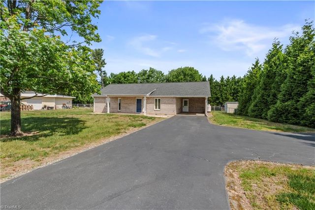 807 Silver Dapple Lane, Kernersville, NC 27284
