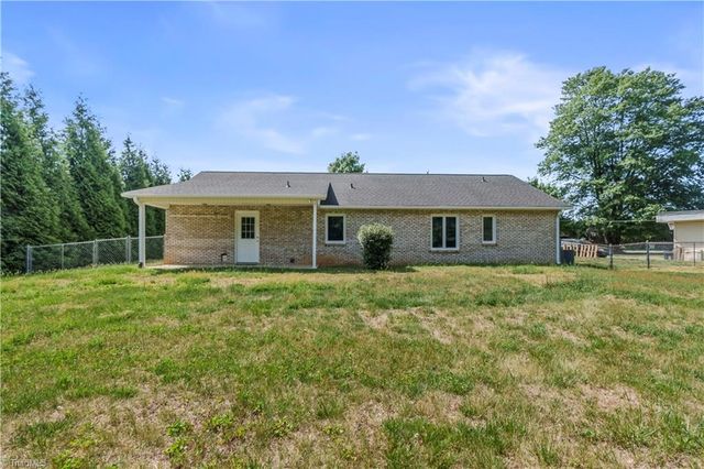 807 Silver Dapple Lane, Kernersville, NC 27284