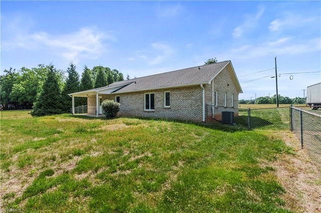 807 Silver Dapple Lane, Kernersville, NC 27284