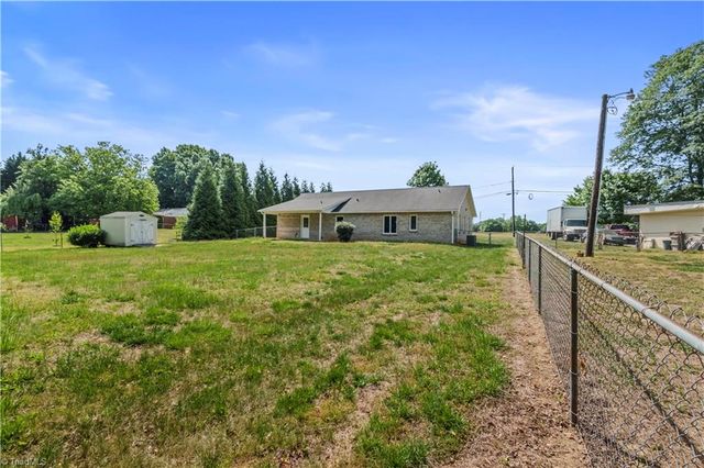 807 Silver Dapple Lane, Kernersville, NC 27284