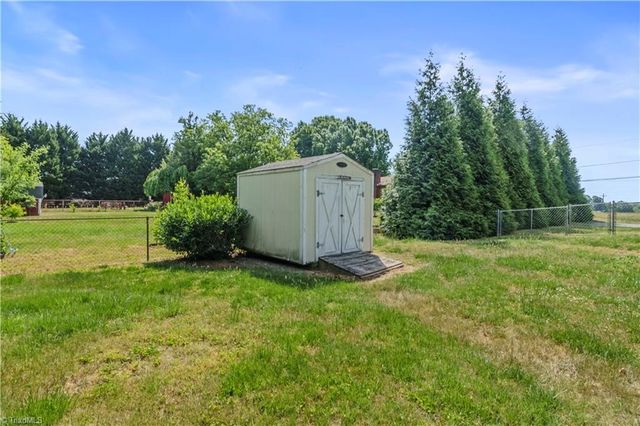 807 Silver Dapple Lane, Kernersville, NC 27284