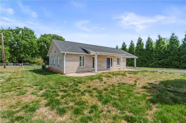 807 Silver Dapple Lane, Kernersville, NC 27284