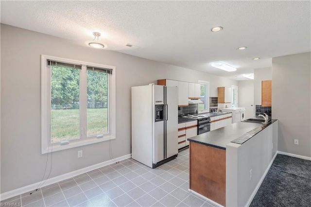 807 Silver Dapple Lane, Kernersville, NC 27284