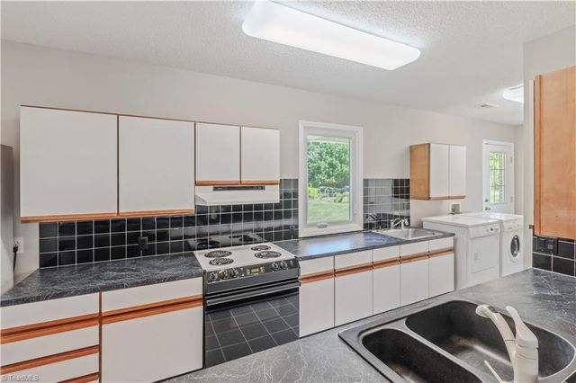 807 Silver Dapple Lane, Kernersville, NC 27284