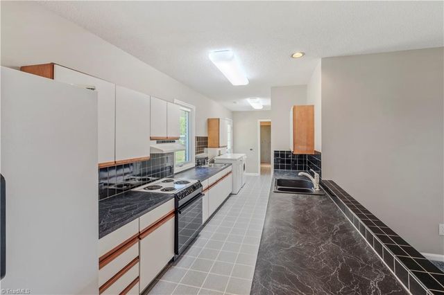 807 Silver Dapple Lane, Kernersville, NC 27284