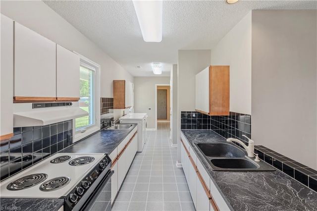 807 Silver Dapple Lane, Kernersville, NC 27284