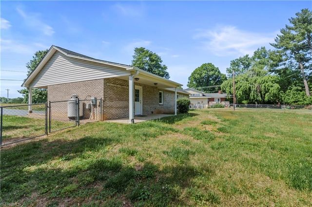 807 Silver Dapple Lane, Kernersville, NC 27284