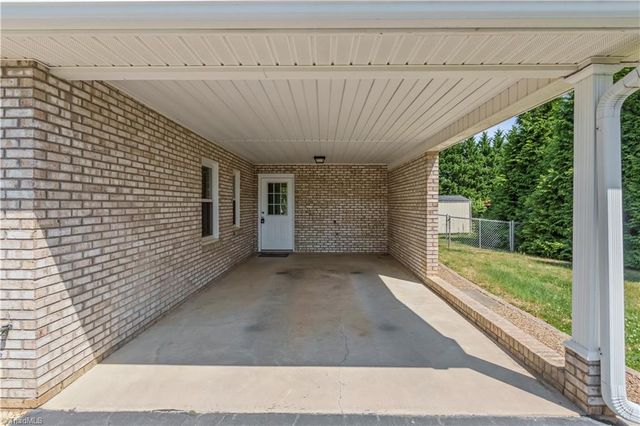 807 Silver Dapple Lane, Kernersville, NC 27284