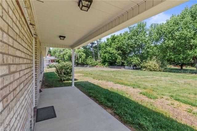 807 Silver Dapple Lane, Kernersville, NC 27284