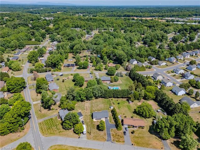 807 Silver Dapple Lane, Kernersville, NC 27284