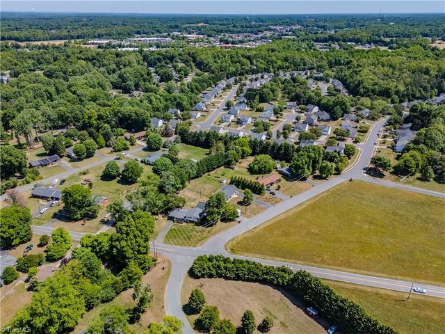 807 Silver Dapple Lane, Kernersville, NC 27284