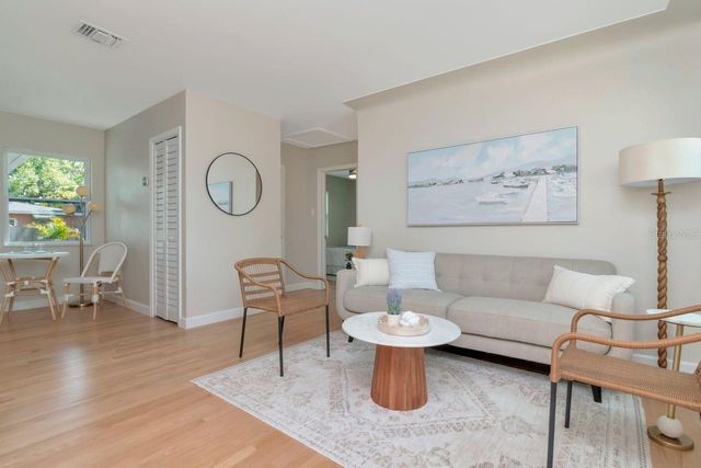 5132 OXFORD AVENUE N, St Petersburg, FL 33710