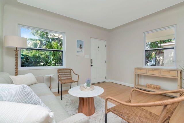 5132 OXFORD AVENUE N, St Petersburg, FL 33710