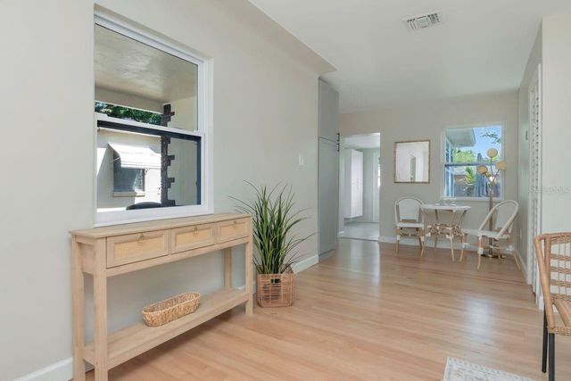 5132 OXFORD AVENUE N, St Petersburg, FL 33710