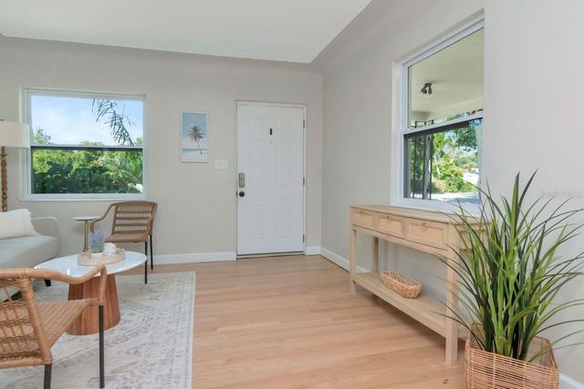 5132 OXFORD AVENUE N, St Petersburg, FL 33710